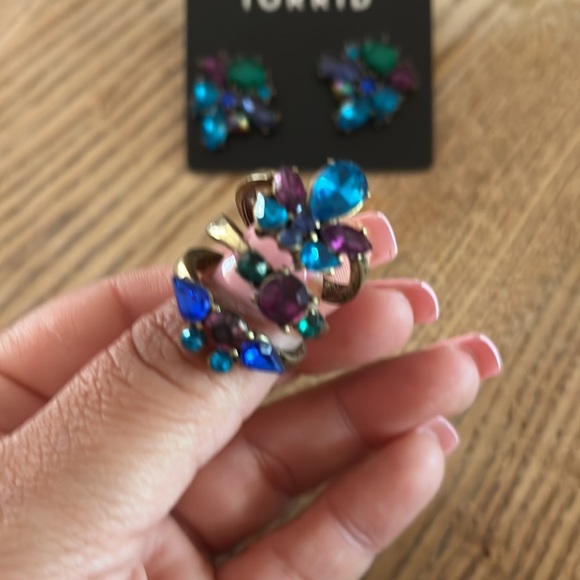 Beautiful Earrings and Stackable Ring Set. - Picture 3 of 5